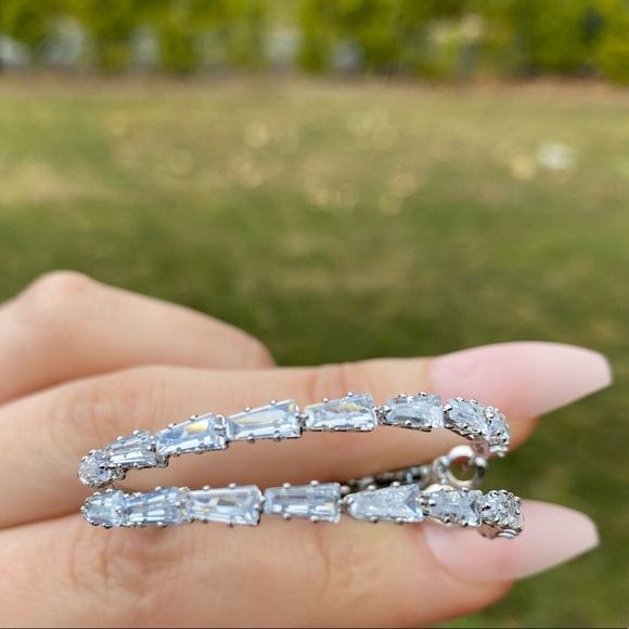 NEW Sterling Silver Beautiful Hoop Earrings - Picture 12 of 14